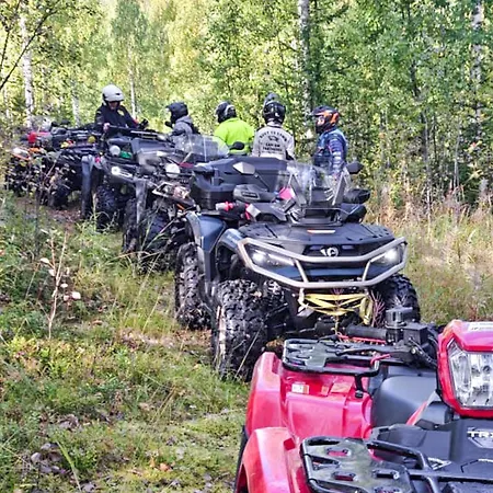 Ukkis & Safaris - A Self-service 3*