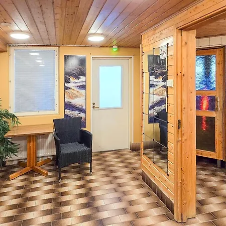 מלון Ukkis & Safaris 3*