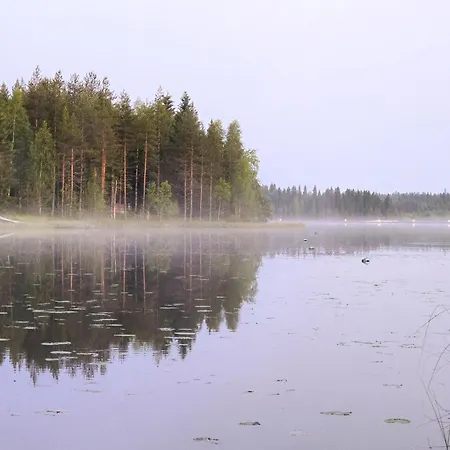 Ukkis & Safaris מלון