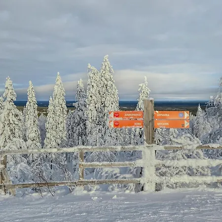 Ukkis & Safaris Hotell 3*